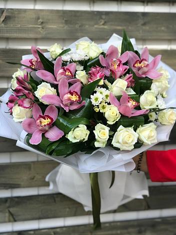 Букет цветов из: Розы и Хризантемы в Ханино