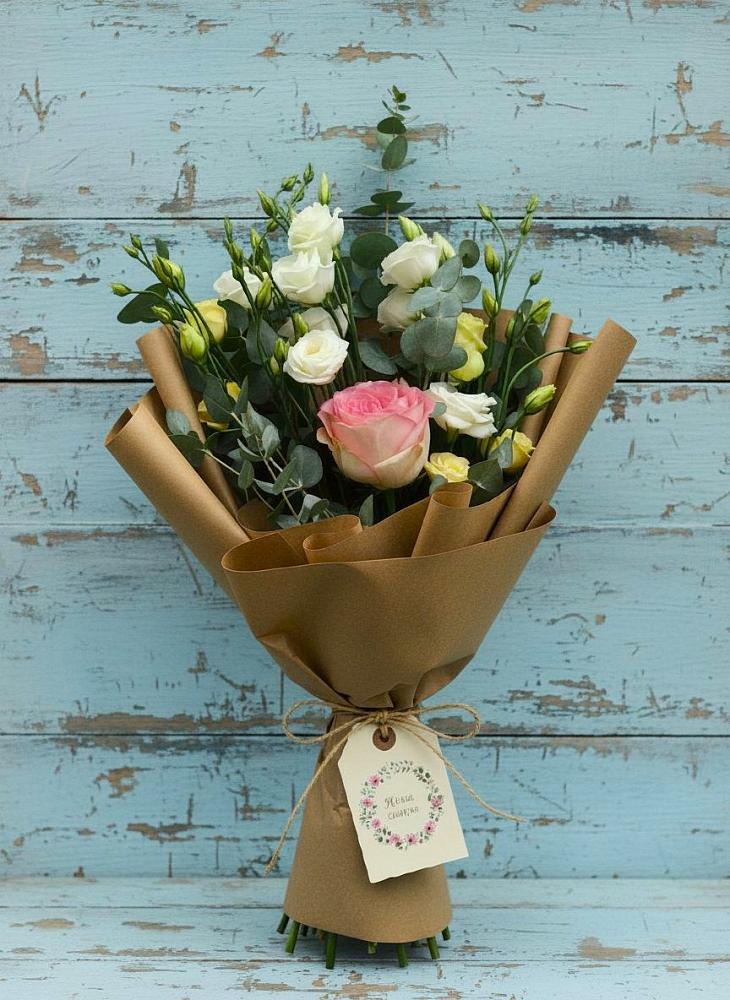 Букет цветов из: Розы и Лизиантусы в Ханино