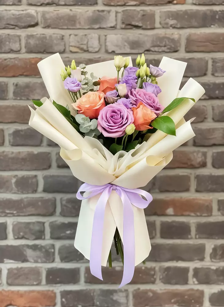 Букет цветов из: Лизиантусы и Розы в Ханино