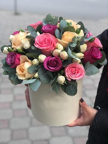 Цветочная композиция из Розы в шляпной коробке в Ханино