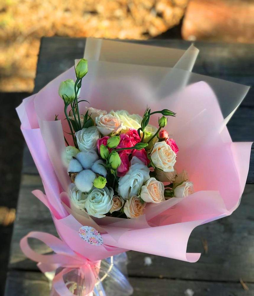 Букет цветов из: Розы и Лизиантусы в Ханино