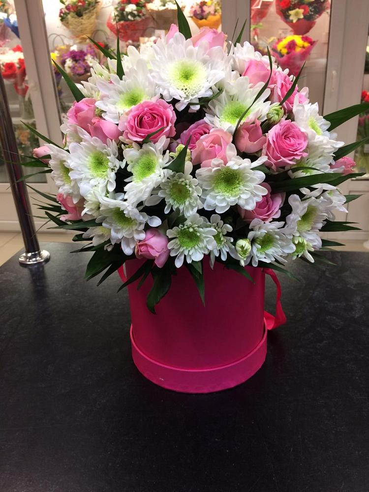 Цветочная композиция из Розы и Хризантемы в шляпной коробке в Ханино