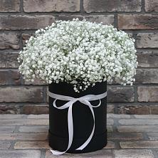 Цветочная композиция из Гипсофила в шляпной коробке в Ханино