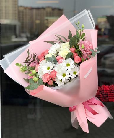 Букет цветов из: Розы, Лизиантусы и Хризантемы в Ханино